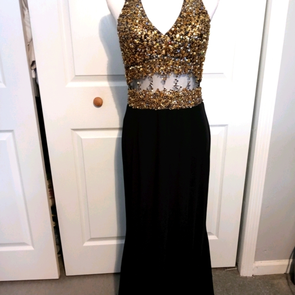 Lenovia beautiful black and gold gown size XL